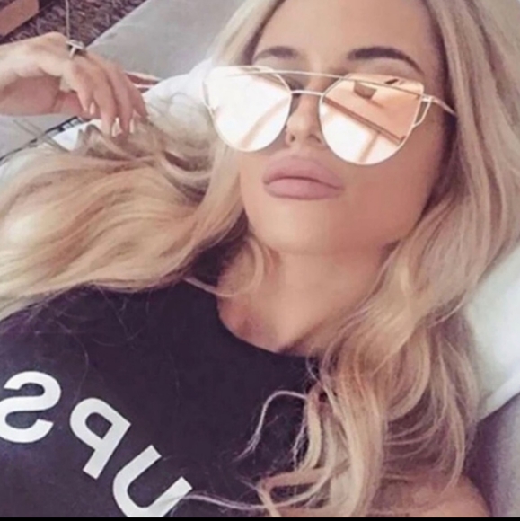 gold mirrored aviators